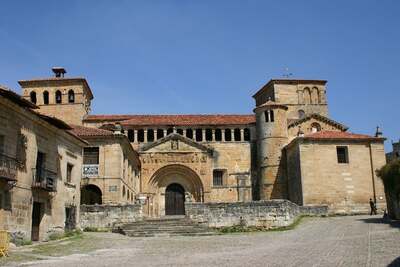 Colegiata-de-Santa-Juliana-Santillana-del-mar-Cantabria-Cantabriarural-A-800x533